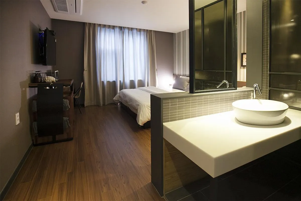 Eobang Brown Dot Hotel Gimhae